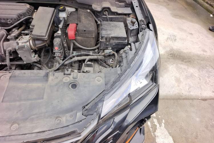 Used Dongfeng Aeolus Yixuan 2023 Mach Edition 1.5L Automatic Chasing Shadow Version Engine Bay Left