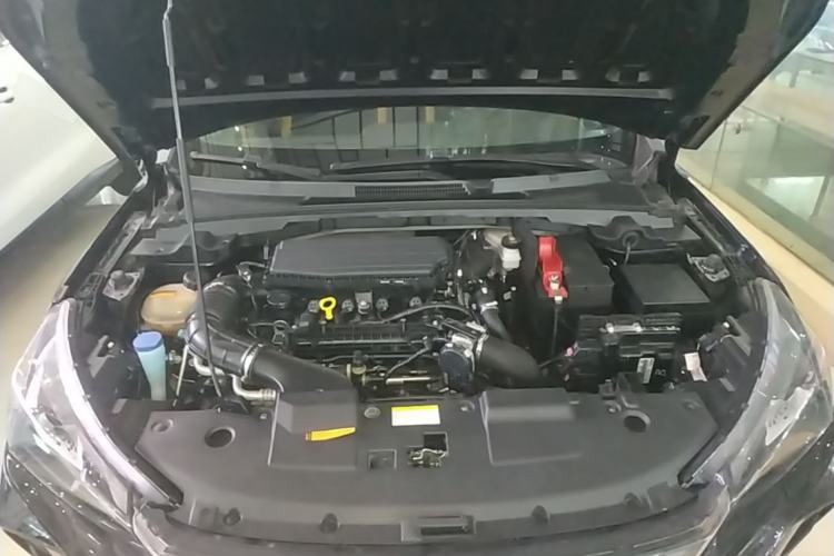 Used Dongfeng Aeolus Yixuan 2023 Mach Edition 1.5T Automatic Pursuit Rider Version Engine Bay