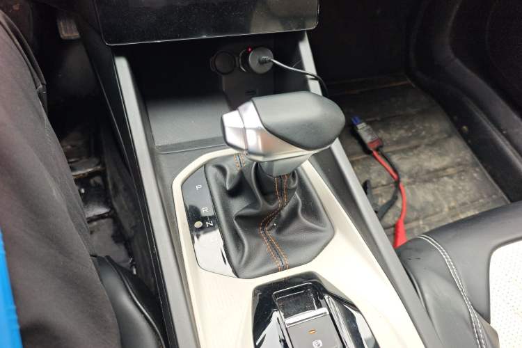Used Dongfeng Aeolus Yixuan 2023 Mach Edition 1.5L Automatic Chasing Wind Version Gear Lever