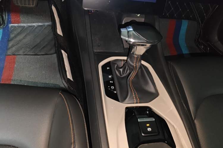 Used Dongfeng Aeolus Yixuan 2023 Mach Edition 1.5L Automatic Chasing Wind Version Gear Lever