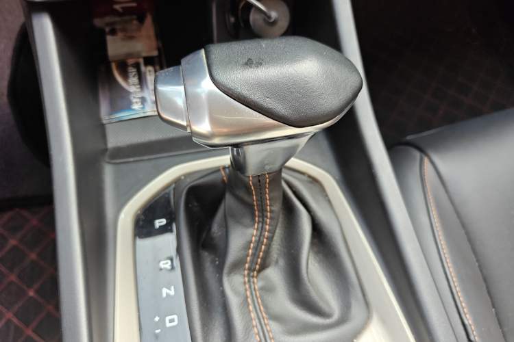 Used Dongfeng Aeolus Yixuan 2023 Mach Edition 1.5L Automatic Chasing Shadow Version Gear Lever