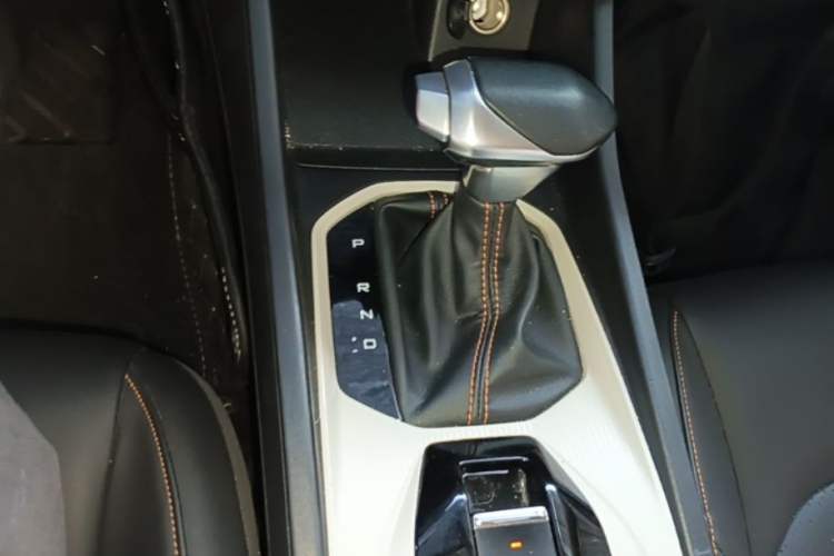 Used Dongfeng Aeolus Yixuan 2023 Mach Edition 1.5L Automatic Chasing Shadow Version Gear Lever