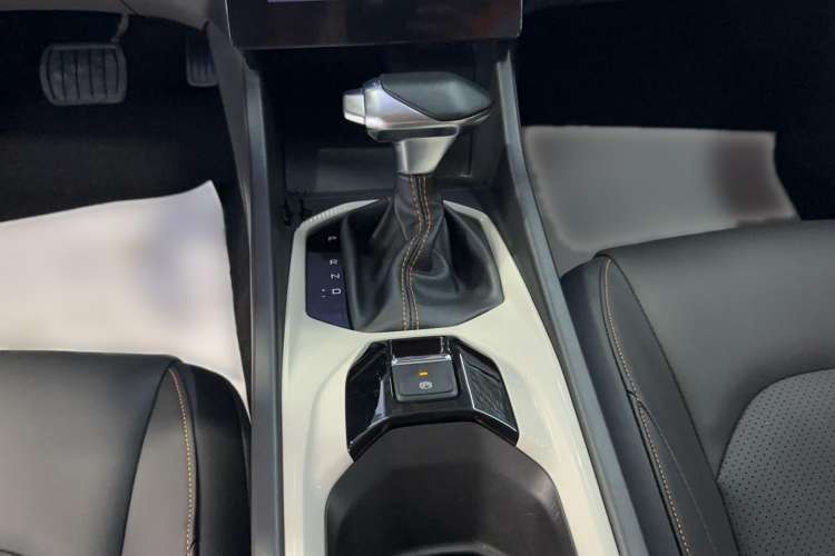 Used Dongfeng Aeolus Yixuan 2023 Mach Edition 1.5L Automatic Chasing Wind Version Gear Lever