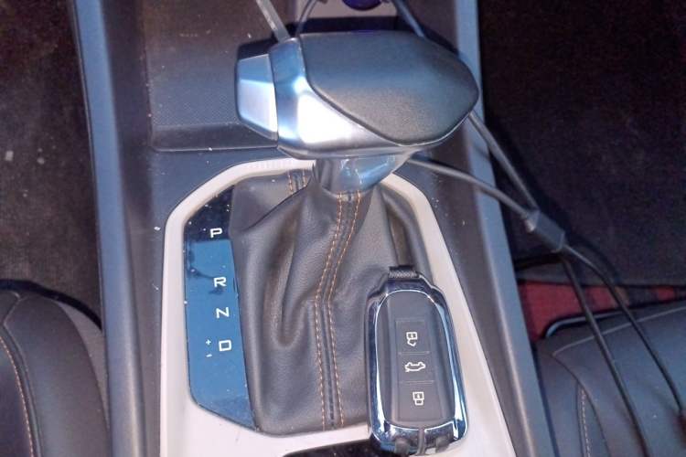 Used Dongfeng Aeolus Yixuan 2023 Mach Edition 1.5L Automatic Chasing Wind Version Gear Lever