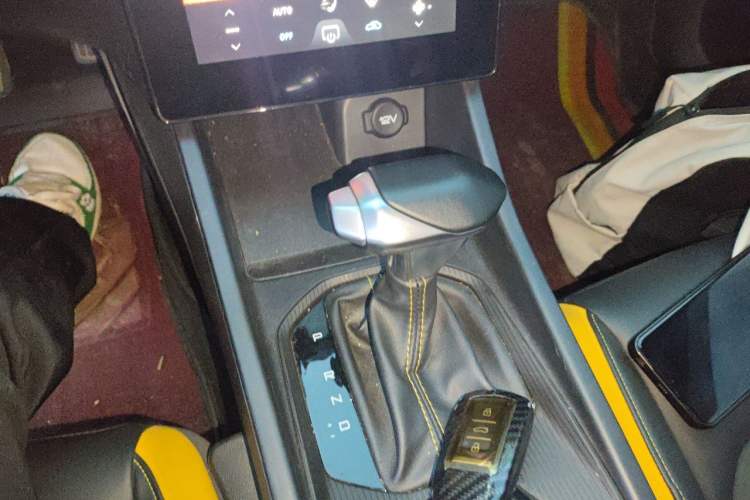 Used Dongfeng Aeolus Yixuan 2023 Mach Edition 1.5T Automatic Pursuit Rider Version Gear Lever