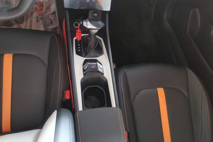 Used Dongfeng Aeolus Yixuan 2023 Mach Edition 1.5L Automatic Chasing Wind Version Gear Lever