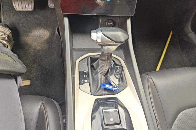 Used Dongfeng Aeolus Yixuan 2023 Mach Edition 1.5L Automatic Chasing Shadow Version Gear Lever