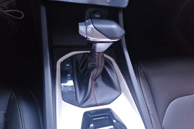 Used Dongfeng Aeolus Yixuan 2023 Mach Edition 1.5L Automatic Chasing Wind Version Gear Lever