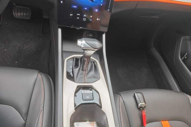 Used Dongfeng Aeolus Yixuan 2023 Mach Edition 1.5L Automatic Chasing Shadow Version Gear Lever