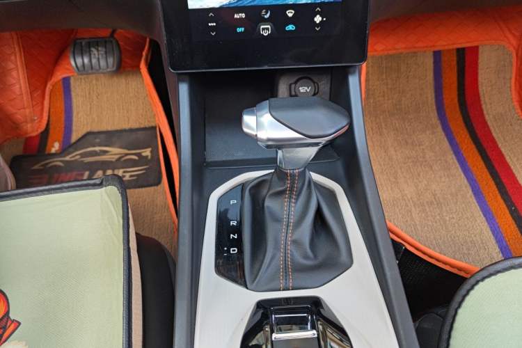 Used Dongfeng Aeolus Yixuan 2023 Mach Edition 1.5L Automatic Chasing Shadow Version Gear Lever
