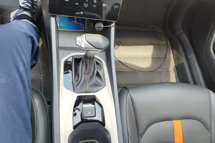 Used Dongfeng Aeolus Yixuan 2023 Mach Edition 1.5L Automatic Chasing Shadow Version Gear Lever