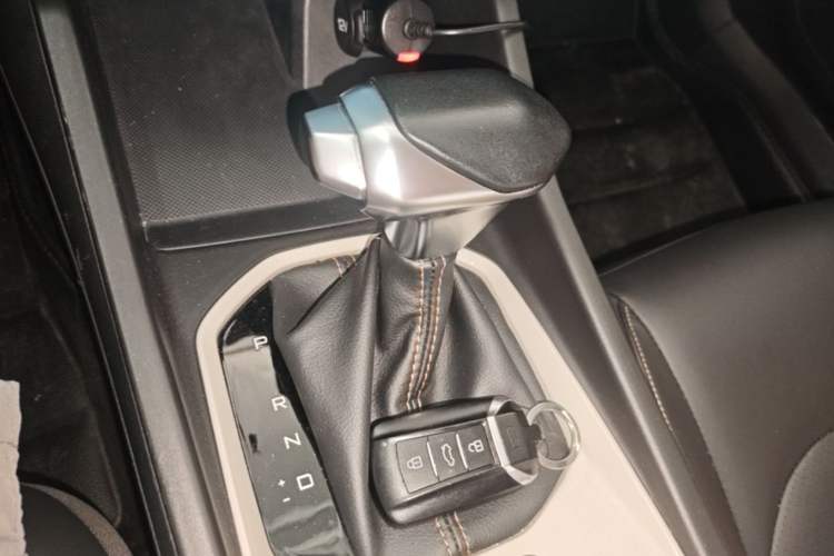 Used Dongfeng Aeolus Yixuan 2023 Mach Edition 1.5L Automatic Chasing Shadow Version Gear Lever