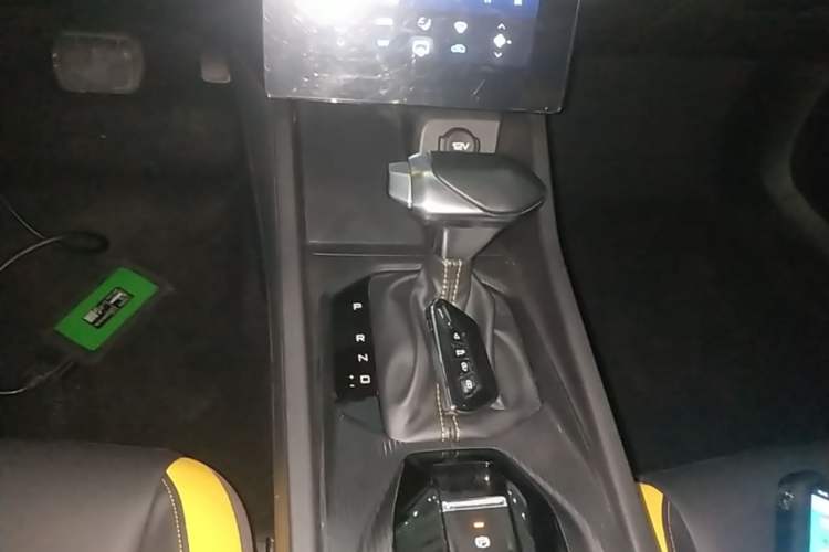 Used Dongfeng Aeolus Yixuan 2023 Mach Edition 1.5T Automatic Pursuit Rider Version Gear Lever