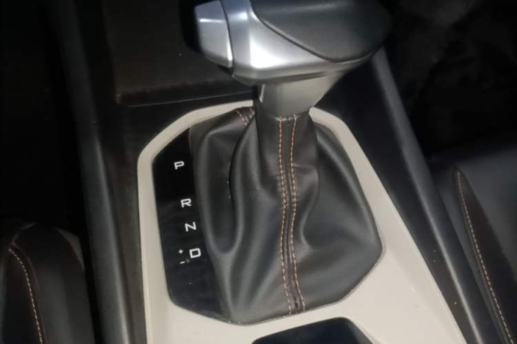 Used Dongfeng Aeolus Yixuan 2023 Mach Edition 1.5L Automatic Chasing Wind Version Gear Lever