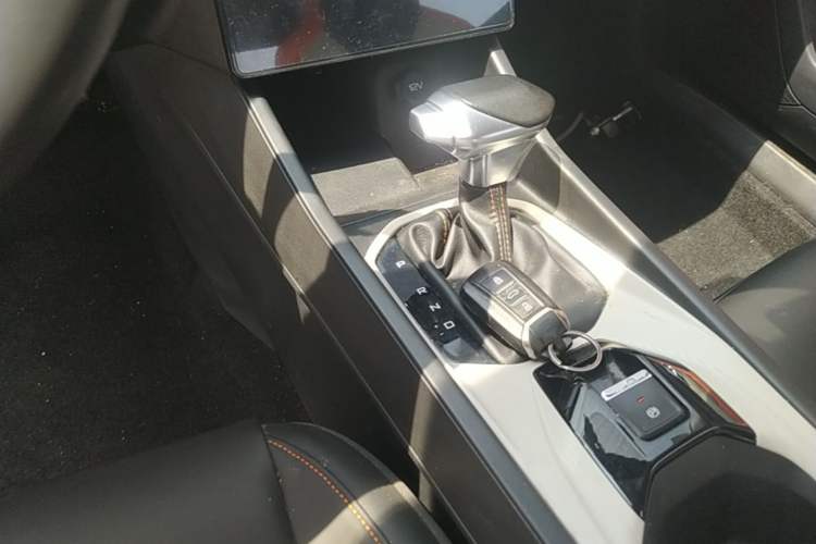 Used Dongfeng Aeolus Yixuan 2023 Mach Edition 1.5L Automatic Chasing Wind Version Gear Lever