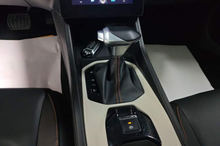 Used Dongfeng Aeolus Yixuan 2023 Mach Edition 1.5L Automatic Chasing Shadow Version Gear Lever
