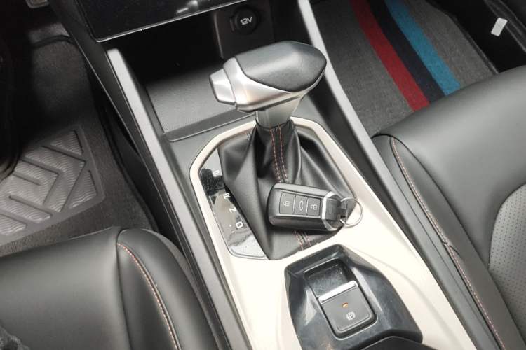 Used Dongfeng Aeolus Yixuan 2023 Mach Edition 1.5L Automatic Chasing Wind Version Gear Lever