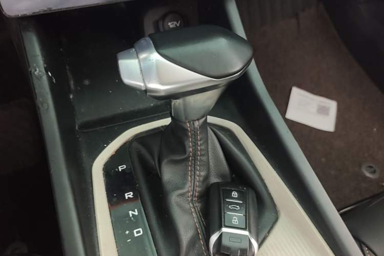 Used Dongfeng Aeolus Yixuan 2023 Mach Edition 1.5L Automatic Chasing Shadow Version Gear Lever