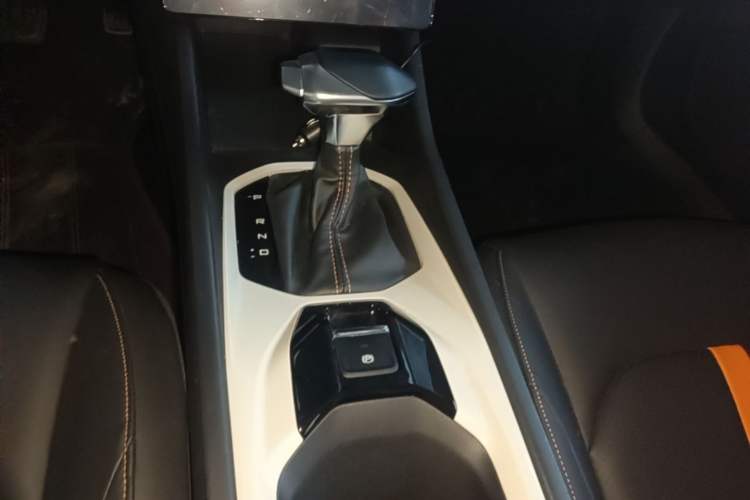 Used Dongfeng Aeolus Yixuan 2023 Mach Edition 1.5L Automatic Chasing Wind Version Gear Lever