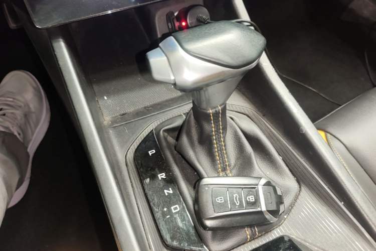 Used Dongfeng Aeolus Yixuan 2023 Mach Edition 1.5T Automatic Pursuit Rider Version Gear Lever