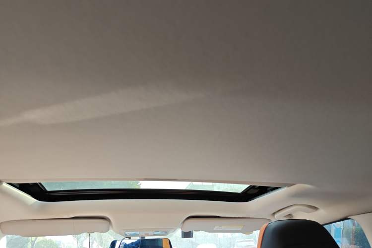 Used Dongfeng Aeolus Yixuan 2023 Mach Edition 1.5L Automatic Chasing Shadow Version Headliner