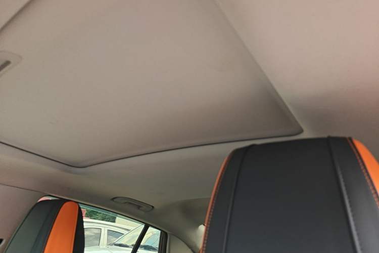 Used Dongfeng Aeolus Yixuan 2023 Mach Edition 1.5L Automatic Chasing Shadow Version Headliner