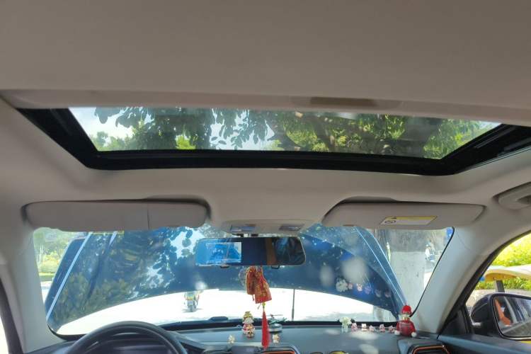 Used Dongfeng Aeolus Yixuan 2023 Mach Edition 1.5L Automatic Chasing Shadow Version Headliner