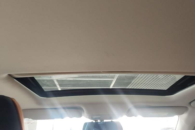 Used Dongfeng Aeolus Yixuan 2023 Mach Edition 1.5L Automatic Chasing Shadow Version Headliner