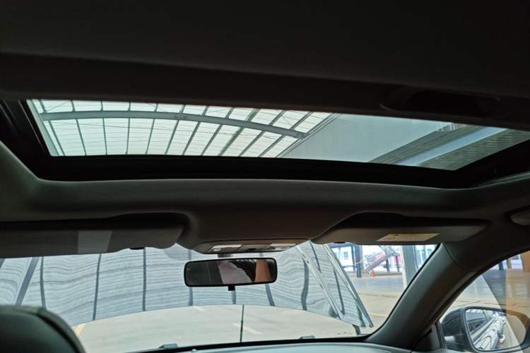 Used Dongfeng Aeolus Yixuan 2023 Mach Edition 1.5T Automatic Pursuit Rider Version Headliner