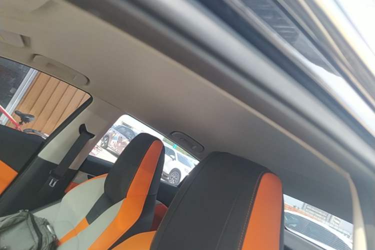 Used Dongfeng Aeolus Yixuan 2023 Mach Edition 1.5L Automatic Chasing Wind Version Headliner