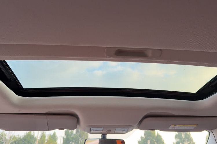 Used Dongfeng Aeolus Yixuan 2023 Mach Edition 1.5L Automatic Chasing Shadow Version Headliner