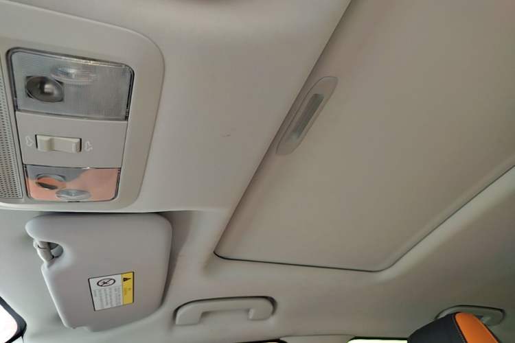 Used Dongfeng Aeolus Yixuan 2023 Mach Edition 1.5L Automatic Chasing Shadow Version Headliner