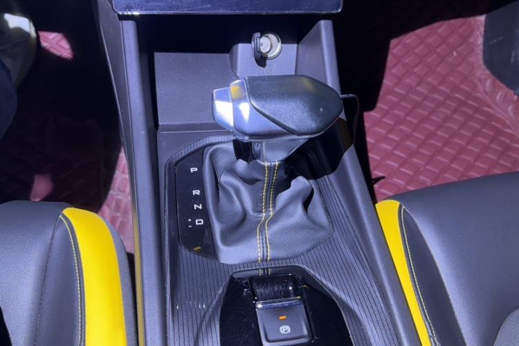 Used Dongfeng Aeolus Yixuan 2023 Mach Edition 1.5T Automatic Pursuit Rider Version Interior 3