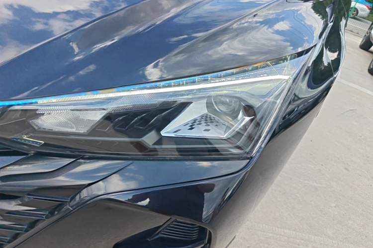 Used Dongfeng Aeolus Yixuan 2023 Mach Edition 1.5L Automatic Chasing Shadow Version Left Front Headlight