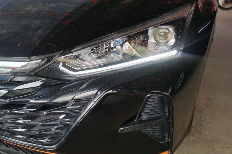 Used Dongfeng Aeolus Yixuan 2023 Mach Edition 1.5L Automatic Chasing Wind Version Left Front Headlight