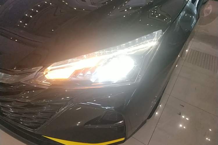 Used Dongfeng Aeolus Yixuan 2023 Mach Edition 1.5T Automatic Pursuit Rider Version Left Front Headlight