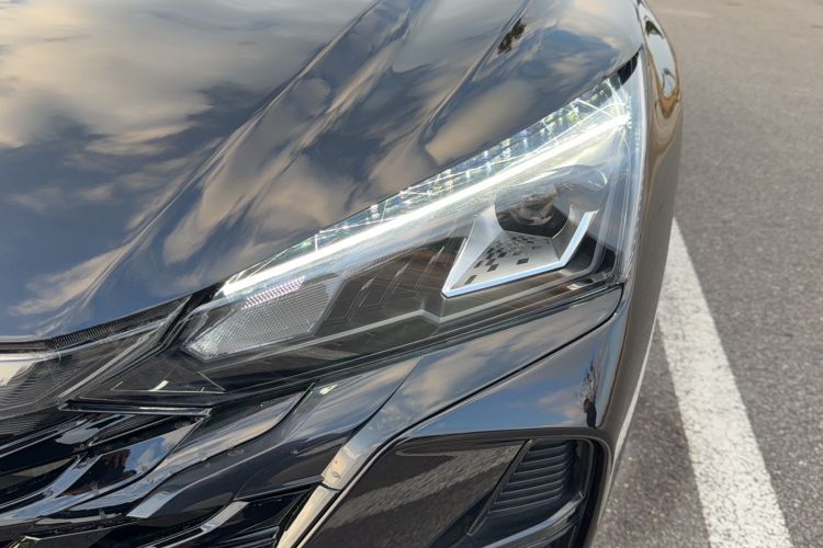 Used Dongfeng Aeolus Yixuan 2023 Mach Edition 1.5L Automatic Chasing Shadow Version Left Front Headlight
