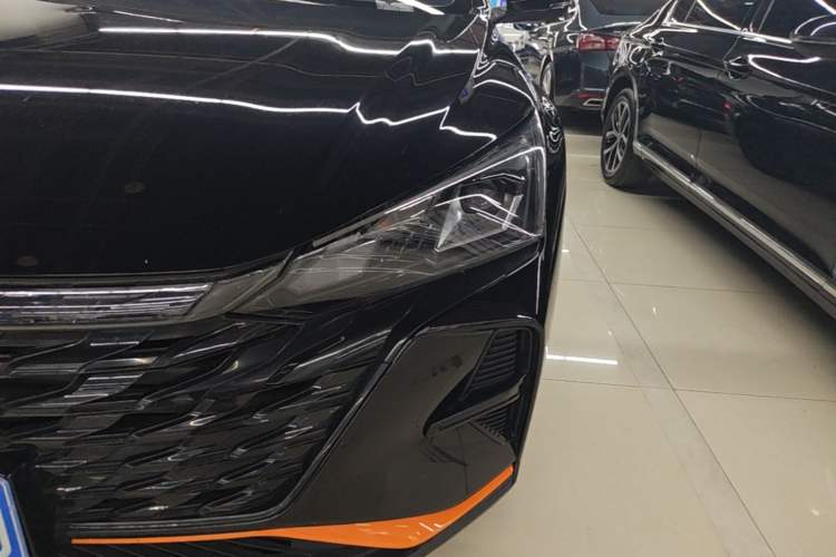 Used Dongfeng Aeolus Yixuan 2023 Mach Edition 1.5L Automatic Chasing Shadow Version Left Front Headlight