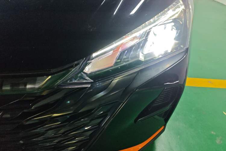 Used Dongfeng Aeolus Yixuan 2023 Mach Edition 1.5L Automatic Chasing Shadow Version Left Front Headlight