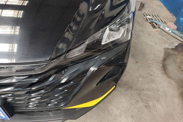 Used Dongfeng Aeolus Yixuan 2023 Mach Edition 1.5T Automatic Pursuit Rider Version Left Front Headlight