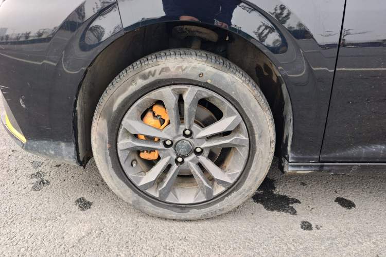 Used Dongfeng Aeolus Yixuan 2023 Mach Edition 1.5L Automatic Chasing Wind Version Left Front Wheel Hub