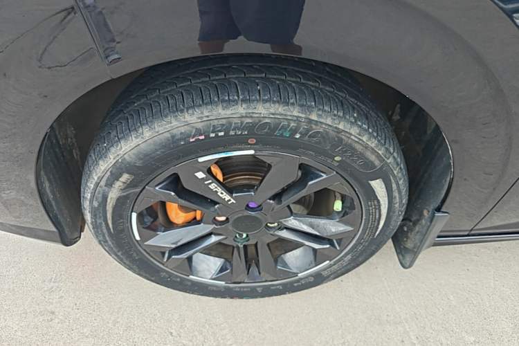 Used Dongfeng Aeolus Yixuan 2023 Mach Edition 1.5L Automatic Chasing Shadow Version Left Front Wheel Hub