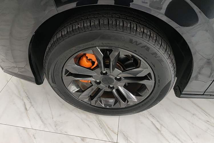 Used Dongfeng Aeolus Yixuan 2023 Mach Edition 1.5L Automatic Chasing Shadow Version Left Front Wheel Hub