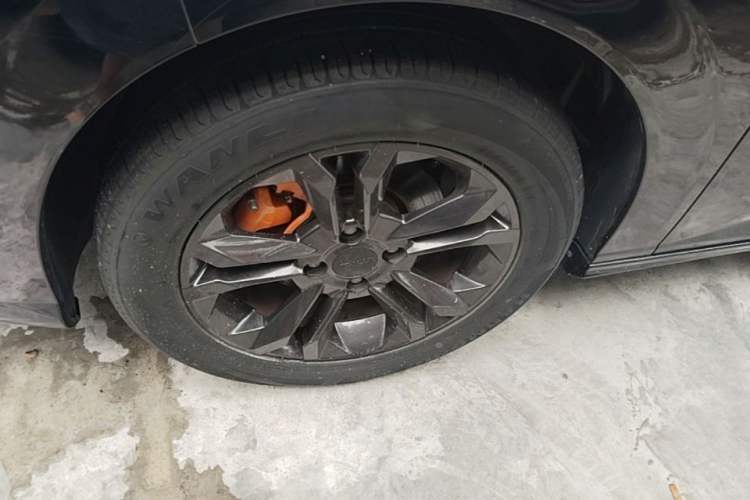 Used Dongfeng Aeolus Yixuan 2023 Mach Edition 1.5L Automatic Chasing Wind Version Left Front Wheel Hub