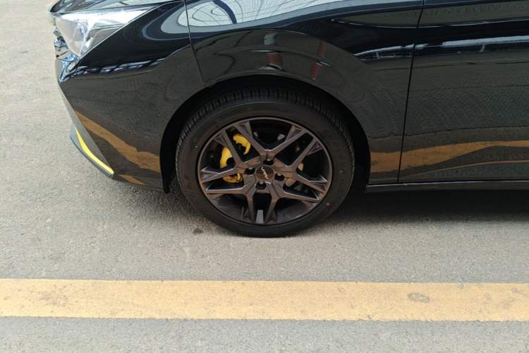 Used Dongfeng Aeolus Yixuan 2023 Mach Edition 1.5T Automatic Pursuit Rider Version Left Front Wheel Hub