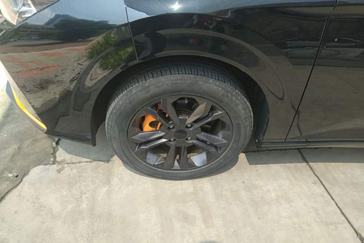 Used Dongfeng Aeolus Yixuan 2023 Mach Edition 1.5L Automatic Chasing Wind Version Left Front Wheel Hub