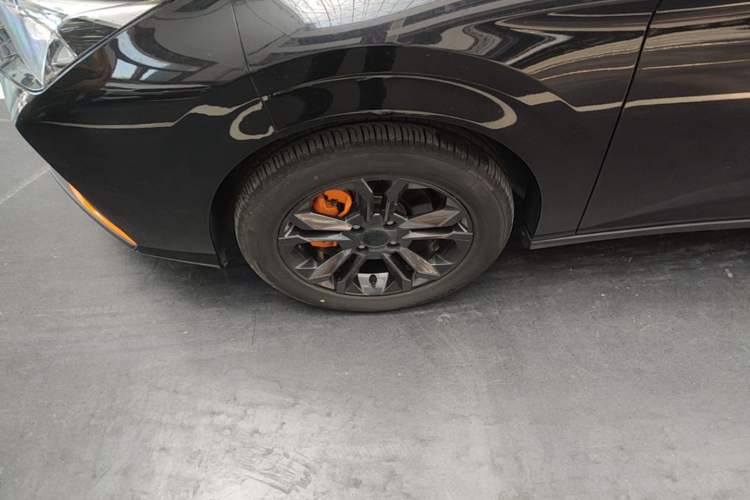 Used Dongfeng Aeolus Yixuan 2023 Mach Edition 1.5L Automatic Chasing Wind Version Left Front Wheel Hub