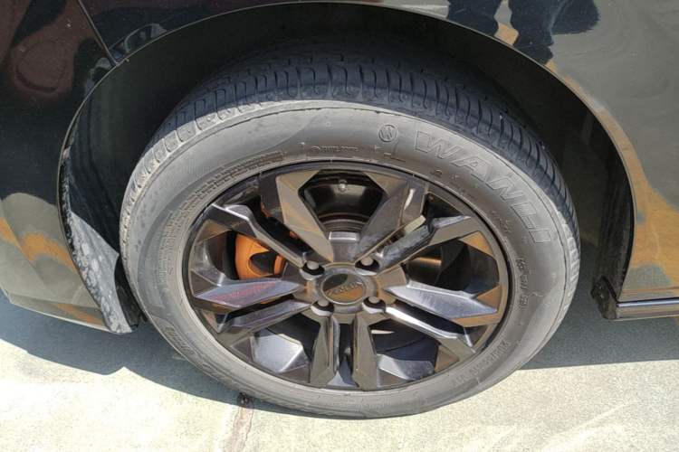 Used Dongfeng Aeolus Yixuan 2023 Mach Edition 1.5L Automatic Chasing Wind Version Left Front Wheel Hub