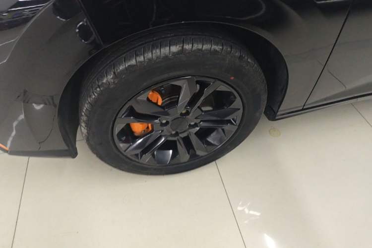 Used Dongfeng Aeolus Yixuan 2023 Mach Edition 1.5L Automatic Chasing Shadow Version Left Front Wheel Hub