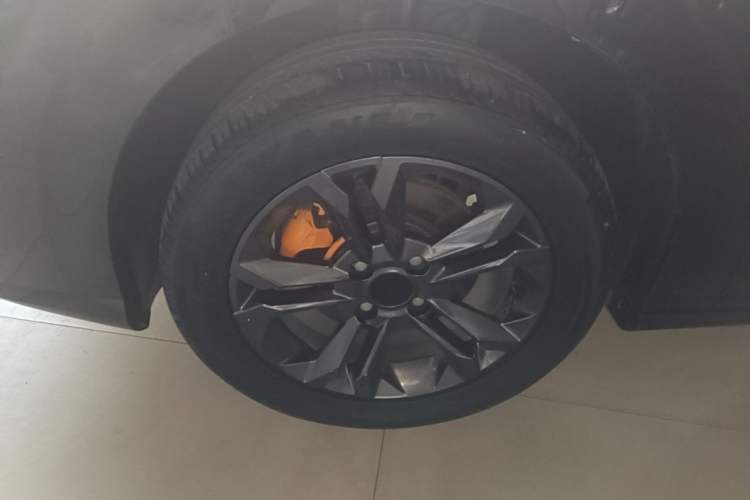 Used Dongfeng Aeolus Yixuan 2023 Mach Edition 1.5L Automatic Chasing Wind Version Left Front Wheel Hub